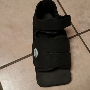Darco walking shoe